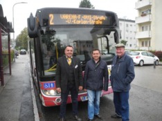Stadtbuschauffeur Heinz Weinreich, StR. Stefan Maier 
Verkehrsstadtrat a.D. Lois Sattleder 
