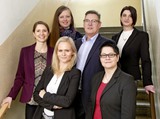 Divinco Team v. li.: Katharina Kieser, Leiterin Michaela Lehofer (hinten), Sigrid Landl, Gerhard Gruber, Jessica Ginder und Maya Gvadzabia-Stumptner. --- Foto: BILDWERK