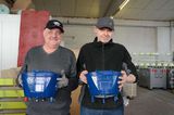Albert Altendorfer und Robert Spitzer arbeiten zwei Vormittage pro Woche in der Powder Tech Dr. Winzig GmbH -- Bildhinweis: Lebenshilfe Oberösterreich