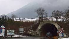 (Abb.: Ostportal Tunnel St. Wolfgang vor der Sanierung, Foto Land OÖ)