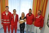 Die Mitarbeiter des Roten Kreuzes gratulieren zu diesem tollen Ereignis. 
Foto: OÖRK/Fabian Strasser