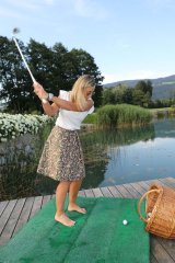 Golf the lake an mountains: Michaela Kirchgasser beim schwungvollen