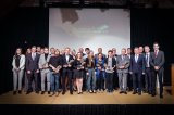 Preisträger und Preisträgerinnen 2018 sowie Ehrengäste und Preisverleihende des Felix - Foto HTBLA