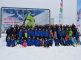 Der WSV Sparkasse Bad Ischl hat am Samstag in der Gosau seine neue Skibekleidung präsentiert und mit dem ersten Schneetraining die Schisaison eröffnet.