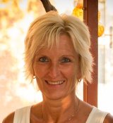 Regina Holzinger, Yoga-Lehrerin, Trainerin für Meditation und Achtsamkeit, und Yoga-Begleitung bei Krebserkrankung.