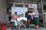 Im Keramikmalcafé sind Gäste zum Kaffeetrinken und Bemalen von Keramik willkommen -- Bildhinweis: Lebenshilfe Oberösterreich