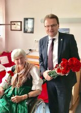 Bürgermeister Hannes Heide besuchte auch heuer wieder am Muttertag die Bad Ischler Seniorenwohnheime