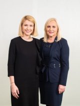 Bildungsreferentin Christine Haberlander und OÖVP-Spitzenkandidatin NR Angelika Winzig. -- Foto - Oberösterreichische Volkspartei