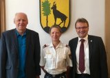 Die neue Kollegin bei der Bad Ischler Stadtpolizei, Christa Hänsel, mit Bürgermeister Hannes Heide und Stadtamtsdirektor Dr. Adam Sifkovits.