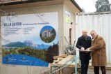Der Baustart zur Revitalisierung der Villa Satori in Gmunden ist jetzt erfolgt (Geschäftsführer Dr. Wolfgang Mairhofer und DI Knut Drugowitsch) -- Fotonachweis TRIO