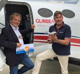 Harald Schobesberger (li., CEO von urlaubswelt.com) und Dieter Pammer von GlobeAir 
vereinbarten eine Partnerschaft in der Vermittlung von Flügen mit Privatjets.