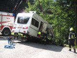 Einsatz FF St. Agatha - Fahrzeugbergung Wohnwagengespann