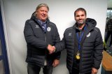 Li der neue Trainer der SHARKS Mandi MÜHLECHNER mit Obmann Thomas SCHATZL