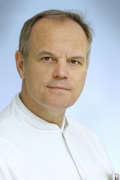 Prim. Dr. Peter Dovjak, Leiter der Akutgeriatrie und Remobilisation am Salzkammergut Klinikum Gmunden. 
Bildquelle: OOEG