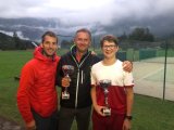 TC-Obmann gratulierte den Siegern des Herrendoppel-Bewerbes Franz Höll und Simon Perstl.