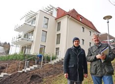 Die Revitalisierung der Villa Satori in Gmunden konnte jetzt von Trio-Geschäftsführer Wolfgang Mairhofer (li.) und Maximilian Weiß (re.) fertiggestellt werden --- Fotonachweis Trio Development