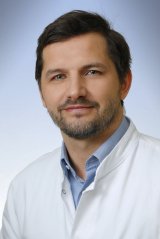 Priv.-Doz. Dr. Stefan Stättner übernimmt am 1. Februar 2021 die Leitung der 
Abteilung für Chirurgie am Salzkammergut Klinikum Gmunden und Vöcklabruck. 
Fotocredit: OOEG