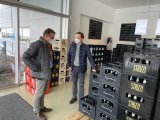 Foto (©MEP Hannes Heide): EU-Abgeordneter Hannes Heide bei der Betriebsbesichtigung mit dem Geschäftsführer der Brauerei Schloss Eggenberg Hubert Stöhr