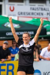 Abwehrspielerin Katharina Lackinger jubelt über den Finaleinzug