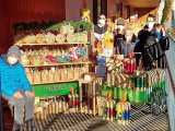 Der Weihnachtsverkauf vor der Lebenshilfe-Werkstätte Bad Ischl ist eine tolle Gelegenheit zum Einkauf von Weihnachtsgeschenken. 
Bildhinweis: Lebenshilfe Oberösterreich