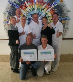 Die Auszeichnung zur „MS-Pflegeperson“ wurde unter anderem DGKP Bernhard Bergmair, Pfleger auf der Multiple Sklerose Station des Salzkammergut Klinikums Bad Ischl, zuteil.