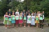 Die AbsolventInnen mit dem stolzen Lehrerteam und Klassenvorstand Jutta Bergmair (1.Reihe, 3. von re.)