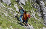 Gerlinde Kaltenbrunner & Rudi Hauser beim Route sichten 
© ServusTV / AlpineManagement