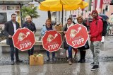 Foto (©SPOE- Bezirksorganisation Gmunden): SPOE- macht auf in der Region auf das Thema Teuerungen aufmerksam.