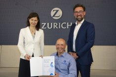 v.l.n.r.: Andrea Stürmer MSc MPA, Walter Ablinger und Dr. Jochen Zöschg freuen sich über den Abschluss der Hauptsponsorenvereinbarung (Foto © Zurich)