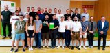 Werkmeister in Kunststofftechnik mit ihren Trainern und Lehrern. 
FOTOS ©: WKO/WIFI Vöcklabruck