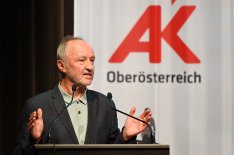 Dr. Kurt Bayer bei der Vollversammlung der Arbeiterkammer Oberösterreich.
Copyright: AK OÖ / Wolfgang Spitzbart
